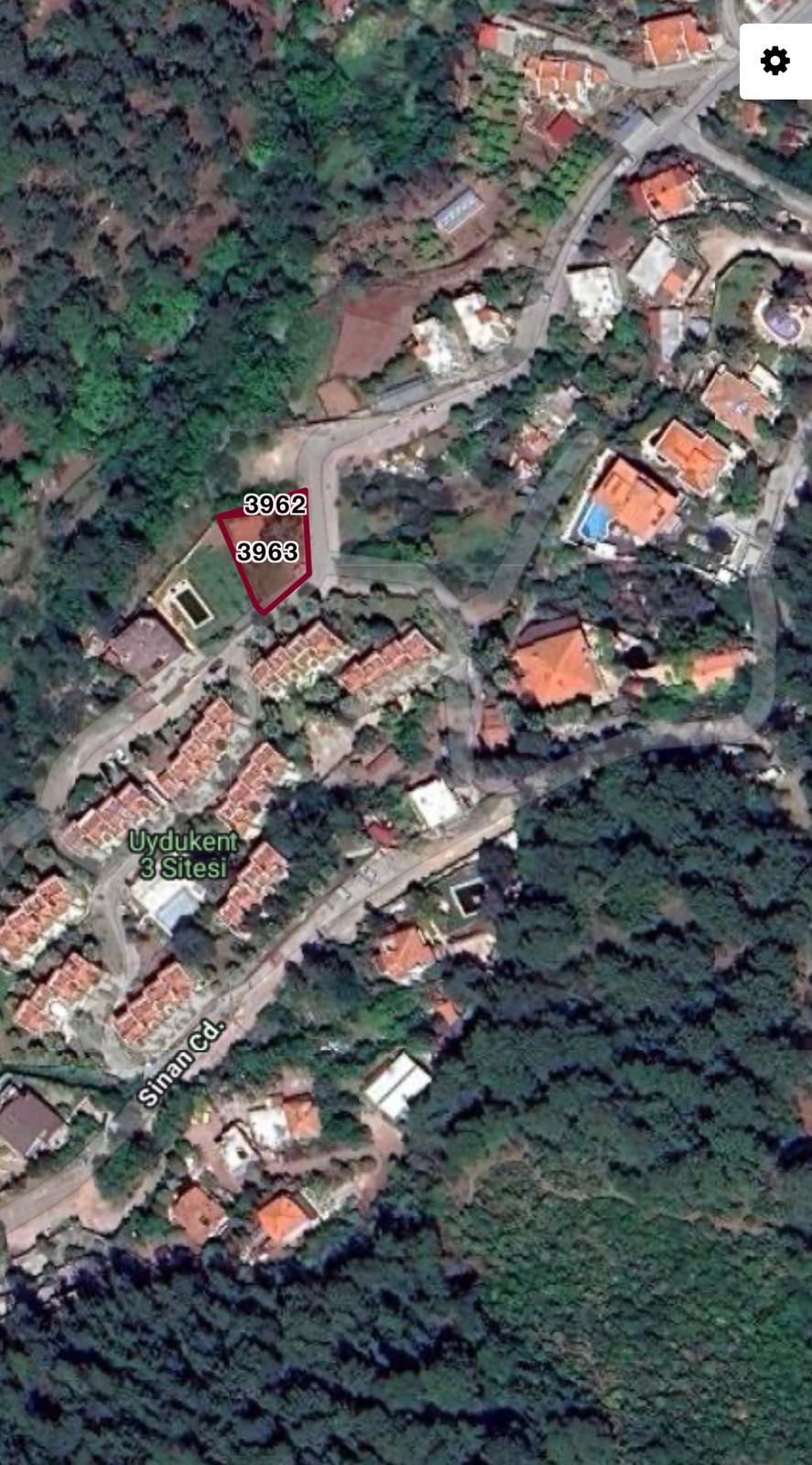 MABELDEN MARMARİSTE  VİLLALAR BÖLGESİNDE SATILIK İMARLI ARSA